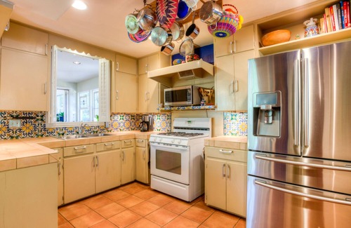 Allandale House | Experience Vibrant Comfort at The CHA CHA CHA Retreat