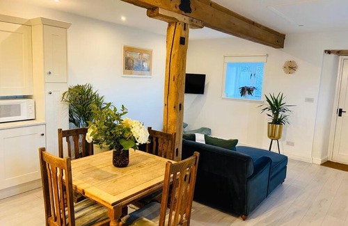 Monmouth House | Guest-Favorite The Chaff House Country Cottage Retreat