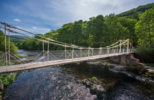 Llangollen Hotel | Discover The Chainbridge Hotel: Family-Friendly Dining Awaits