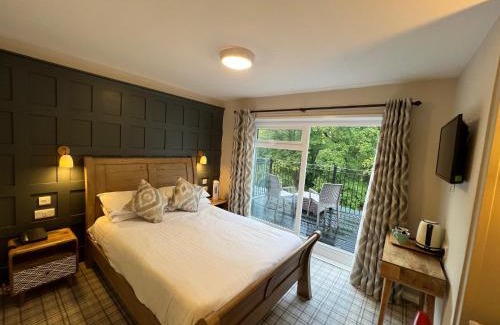 Llangollen Hotel | Discover The Chainbridge Hotel: Family-Friendly Dining Awaits