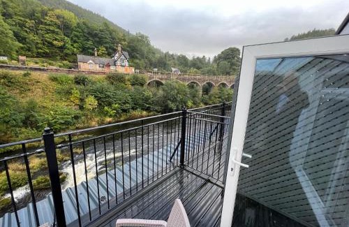 Llangollen Hotel | Discover The Chainbridge Hotel: Family-Friendly Dining Awaits