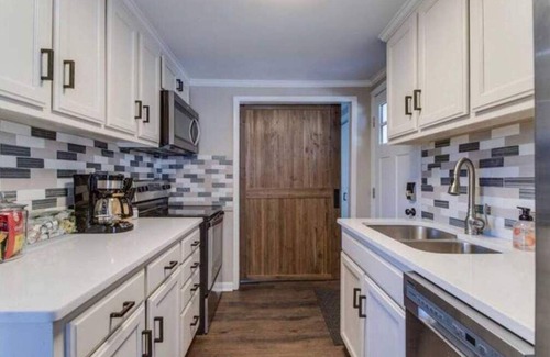 Thompson's Station Cottage | Cozy Chalet in Franklin with Pet-Friendly Amenities