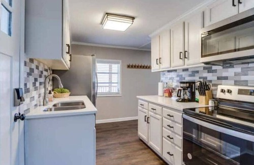 Thompson's Station Cottage | Cozy Chalet in Franklin with Pet-Friendly Amenities