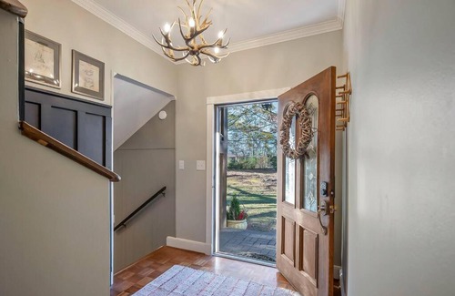Tryon Ski Chalet | Explore The Chalet at Alpine South - Family-Friendly Retreat