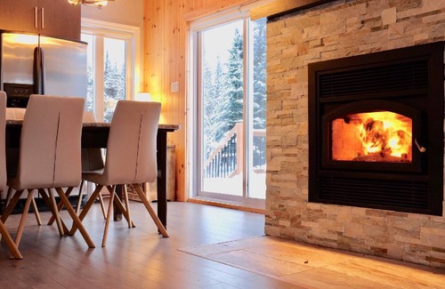 Saint-Raymond Ski Chalet | Experience The Chalet du Cap: Spa & Hot Tub Retreat