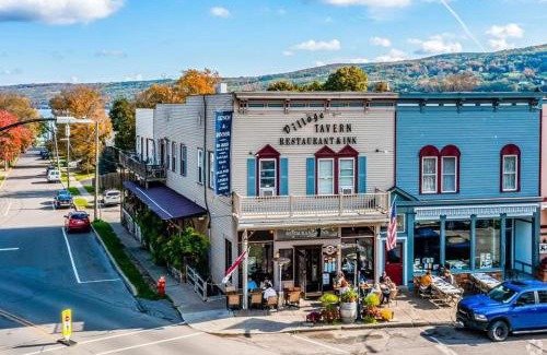 Hammondsport House | Indulge in The Champagne Suite at The Village Tavern Inn