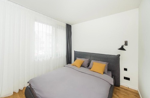 Old Town Apartment | Experience The Champions' Den: Pet-Friendly Excellence