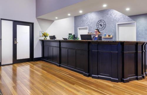 Adelaide Central Business District Hotel | Discover The Chancellor on Currie: Family-Friendly & Poolside