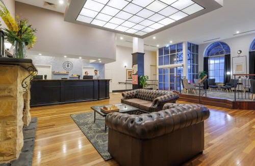 Adelaide Central Business District Hotel | Discover The Chancellor on Currie: Family-Friendly & Poolside