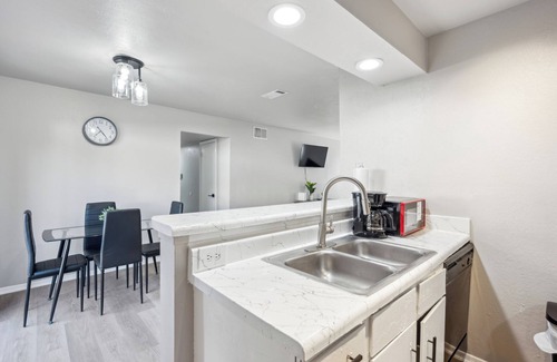 Grand Prairie Apartment | The Chandler 1111 I Comfy 2 Bed 2 Bath