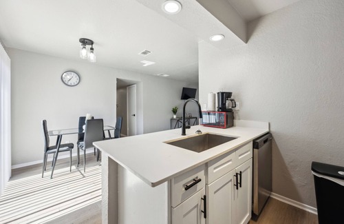 Grand Prairie Apartment | The Chandler 1221 I Comfy 2 Bed 2 Bath