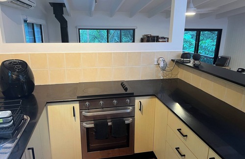 Currumbin Valley House | Experience Comfort at The Charcoal Chalet with Ocean Views