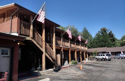 Clearfield Hotel | Budget-Friendly Stay at The Charin Inn - Family Welcoming