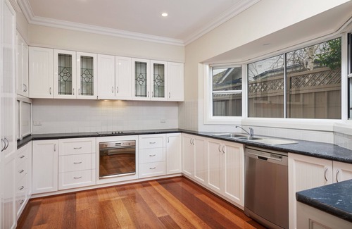 Wagga Wagga Hotel | Elegant Charles Boutique Hotel with Dining & Pool Access
