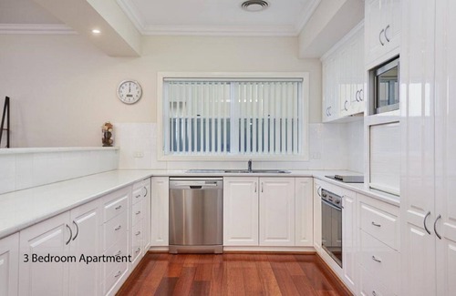Wagga Wagga Hotel | Elegant Charles Boutique Hotel with Dining & Pool Access