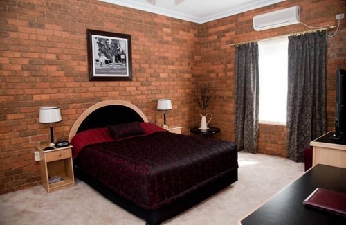 Cobram Hotel | Family-Friendly Stays at The Charles Sturt Motor Inn