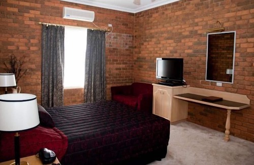 Cobram Hotel | Family-Friendly Stays at The Charles Sturt Motor Inn
