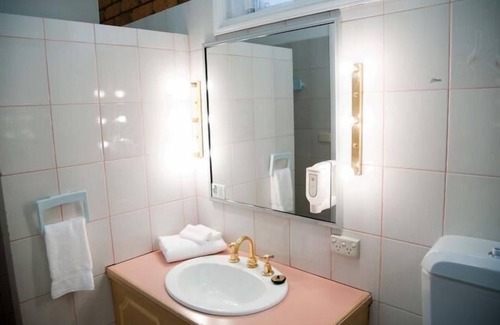 Cobram Hotel | Family-Friendly Stays at The Charles Sturt Motor Inn
