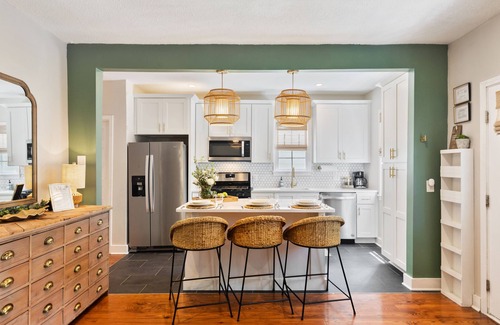 Downtown Charleston House | Modern Downtown Home with Balcony, Yard & Free Parking