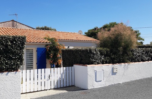 La Cotiniere House | Oceanfront Retreat at The Charming House Cotiniere