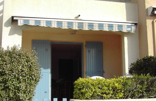 Saint-Cyprien Plage House | Unwind at a Blue Marina with Ocean Views and Spa Access