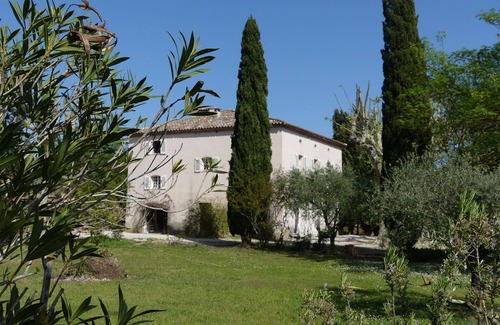 Sollies Pont House | Experience a Provencal Country House with Pool Amenities