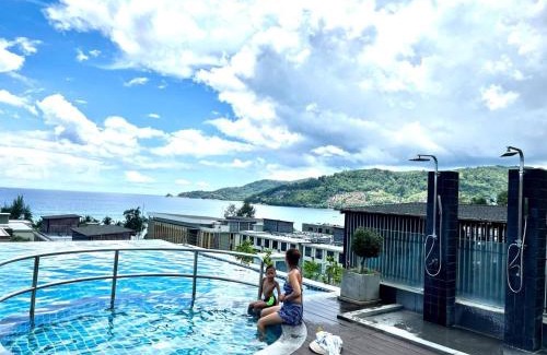 Patong House | Seaview Aparthotel: Steps from Patong Beach with Pool Access