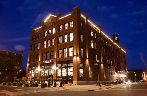 Historic Downtown La Crosse Hotel | Experience The Charmant Hotel: 4-Star Comfort Awaits