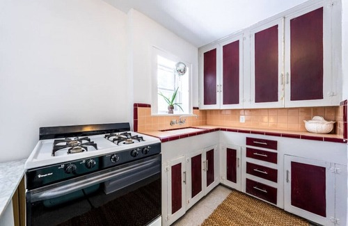 Cherrywood House | Ideal Location Near UT & Downtown with Family-Friendly Amenities