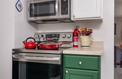 Marysville House | Cozy Uptown Marysville Villa with Pool & Breakfast Included