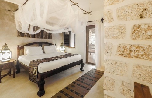 Watamu Hotel | Discover Lonno Lodge: 5-Star Ocean View Retreat with Spa