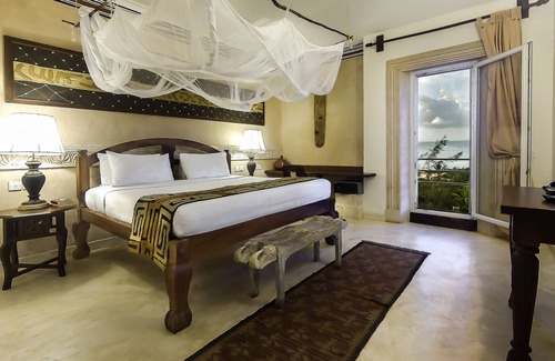 Watamu Hotel | Discover Lonno Lodge: 5-Star Ocean View Retreat with Spa