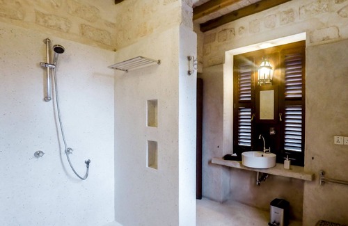 Watamu Hotel | Discover Lonno Lodge: 5-Star Ocean View Retreat with Spa