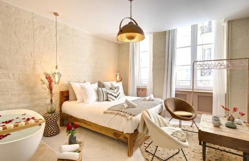 Latin Apartment | Relax at the Inviting Luxembourg Garden with Pool Access