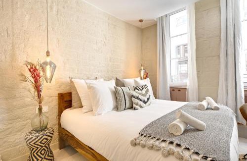 Latin Apartment | Relax at the Inviting Luxembourg Garden with Pool Access