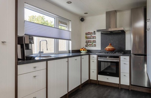 Ouddorp House | Seaside Holiday Home: Perfect for Families and Pet-Friendly