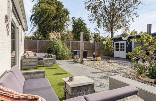 Ouddorp House | Seaside Holiday Home: Perfect for Families and Pet-Friendly