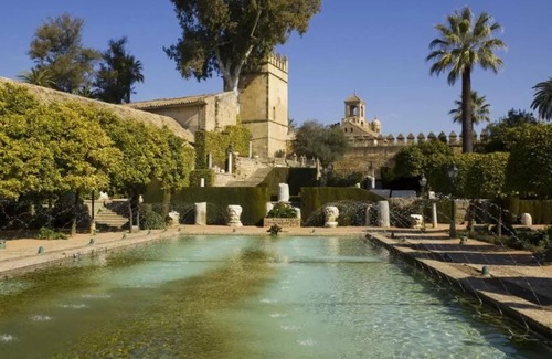 Ciudad Jardin Apartment | Discover Almavir: Family-Friendly Retreat with Spa & Breakfast