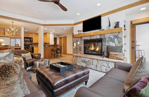 Beaver Creek Condo | Experience The Charter D330: Top-Rated with Pool & Kitchen