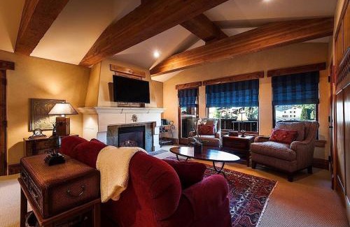 Deer Valley Hotel | Experience The Chateaux Deer Valley: A 4-Star Retreat