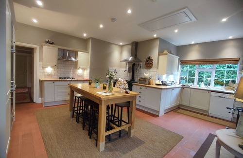 Britford Cottage | Unforgettable Stays at The Cheese House: Top-Rated Amenities