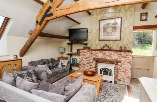 Pont-ar-gothi House | Delightful Stay at The Cheese Loft - 4-Star Family Retreat