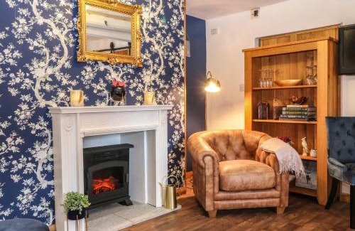 Stretton on Fosse House | Discover The Cheese Room: Family & Pet-Friendly Retreat