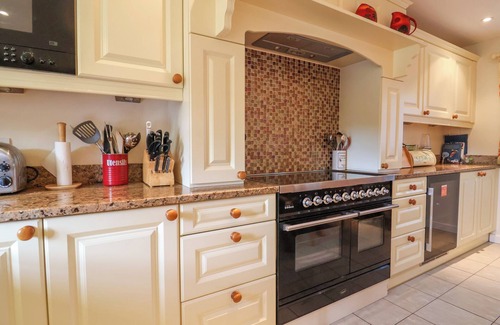 Littlebredy Cottage | THE CHEESEHOUSE, pet friendly, with a garden in Litton Cheney