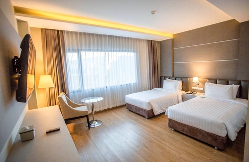 Chum Phae Hotel | Discover The Cheewin Hotel and Convention with Pool & Dining