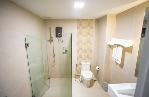 Chum Phae Hotel | Discover The Cheewin Hotel and Convention with Pool & Dining