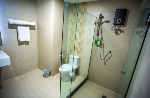 Chum Phae Hotel | Discover The Cheewin Hotel and Convention with Pool & Dining