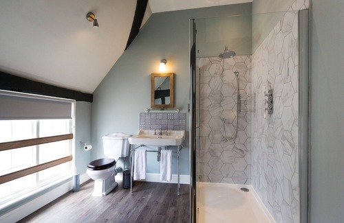 Marlow Hotel | Delightful Stay at The Chequers Marlow with Family Amenities
