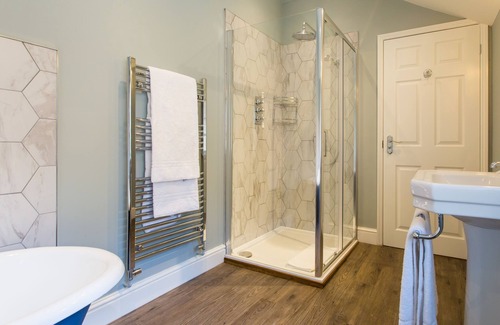 Marlow Hotel | Delightful Stay at The Chequers Marlow with Family Amenities