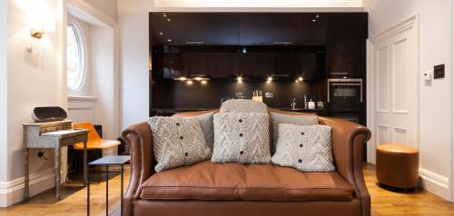 City of Westminster Apartment | Family-Friendly Escape at The Chesterfield Suite - 4 Stars